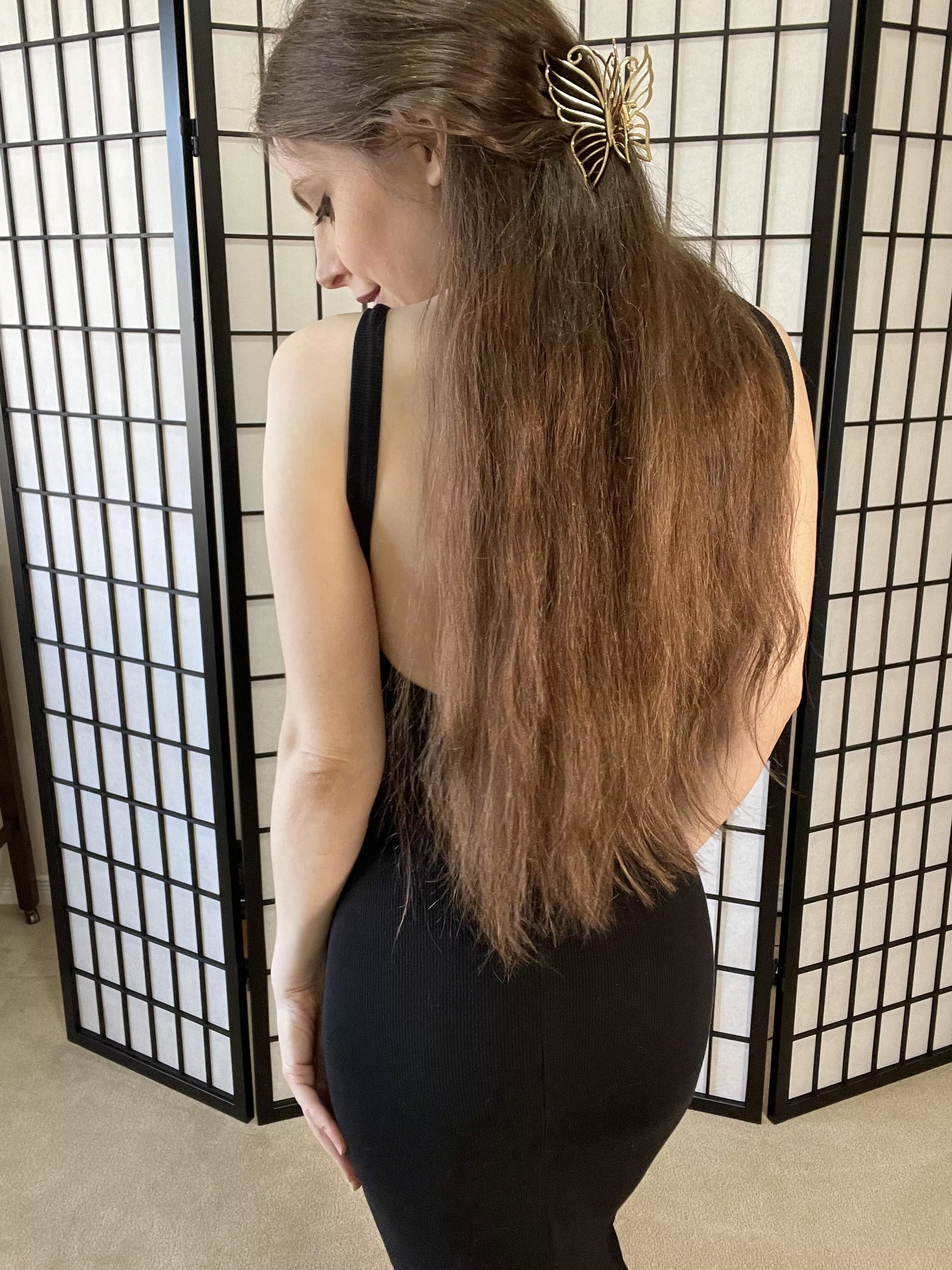 you almost cant tell this dress is backless because of my long thick hair