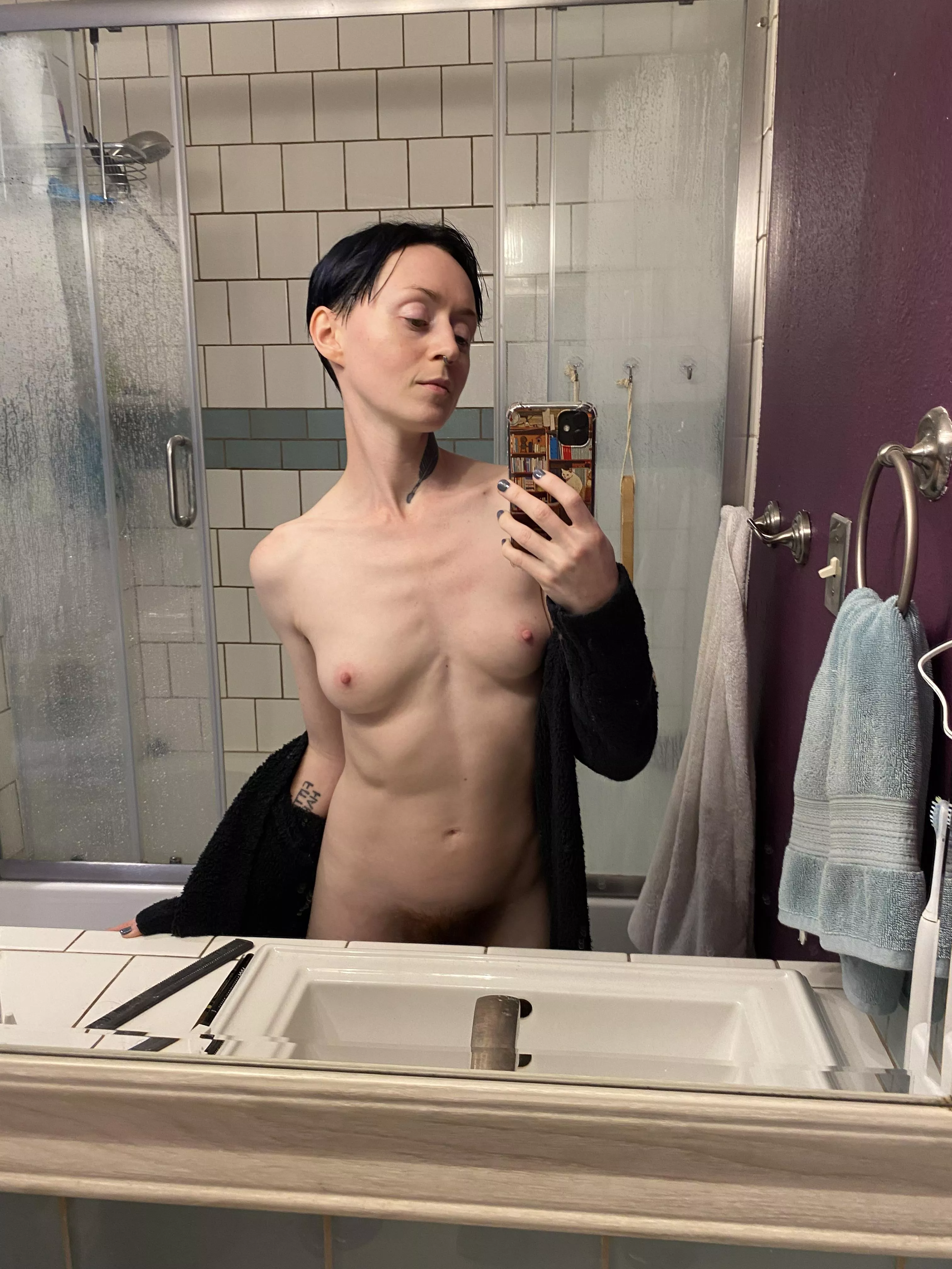 You wanna kiss on this neck? 😘