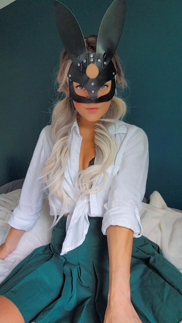 Can someone spoil this bunny to a shopping trip this weekend? I Think I look deserving 😈💕