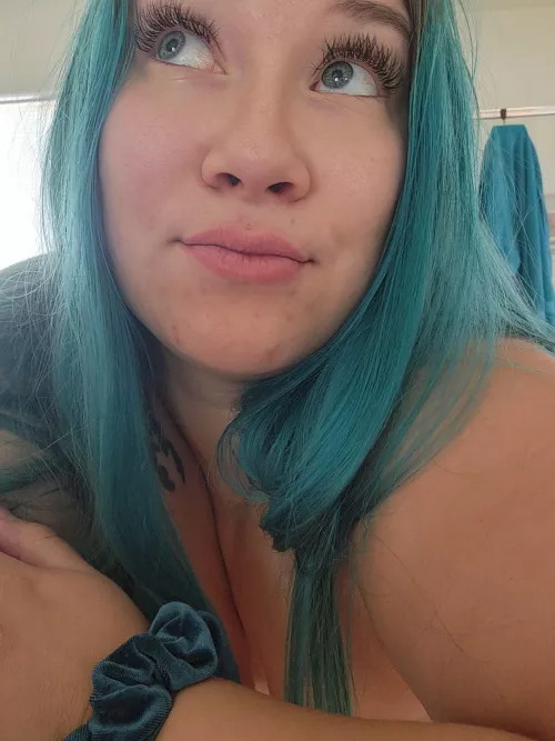 Dreaming about what color to do my hair next, or your cock... who knows 😈