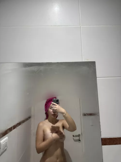 Dripping wet and tempting after a shower… 😏