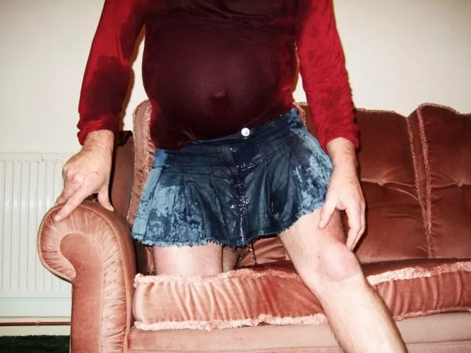 I like pissing cross dressed