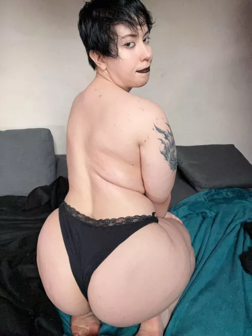 Let’s make my round, juicy ass bounce tonight