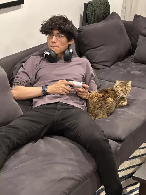 Me and my cat playing the new Wukong game this weekend 🐒