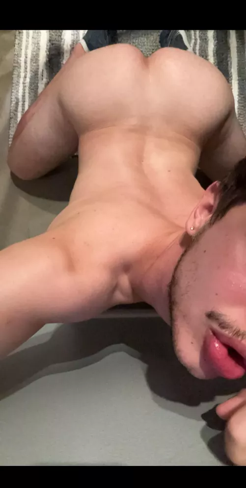 23 sub boy desperate for daddy (kinky, dom, hairy, older, BBC >>) sc: dethang133