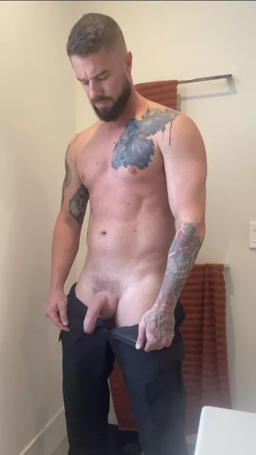 [36] Ex-military Australian 🇦🇺 hot or not?