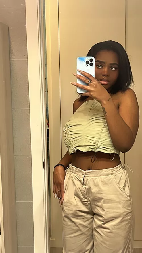 Busty Latina At your service ;)