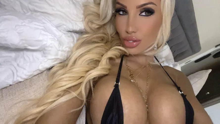 I wanna be your bimbo virtual mindless barbie gf. 