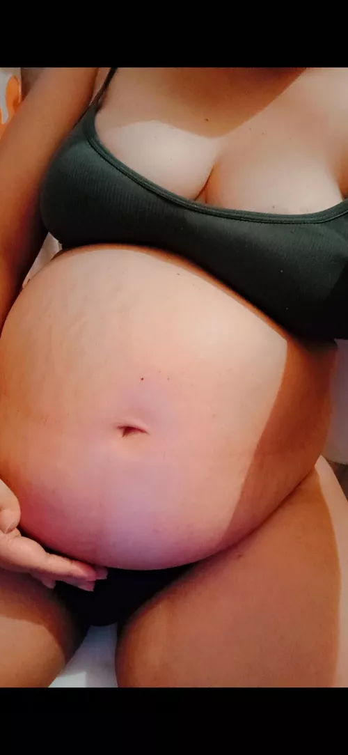 My pregnant belly is getting bigger and bigger.