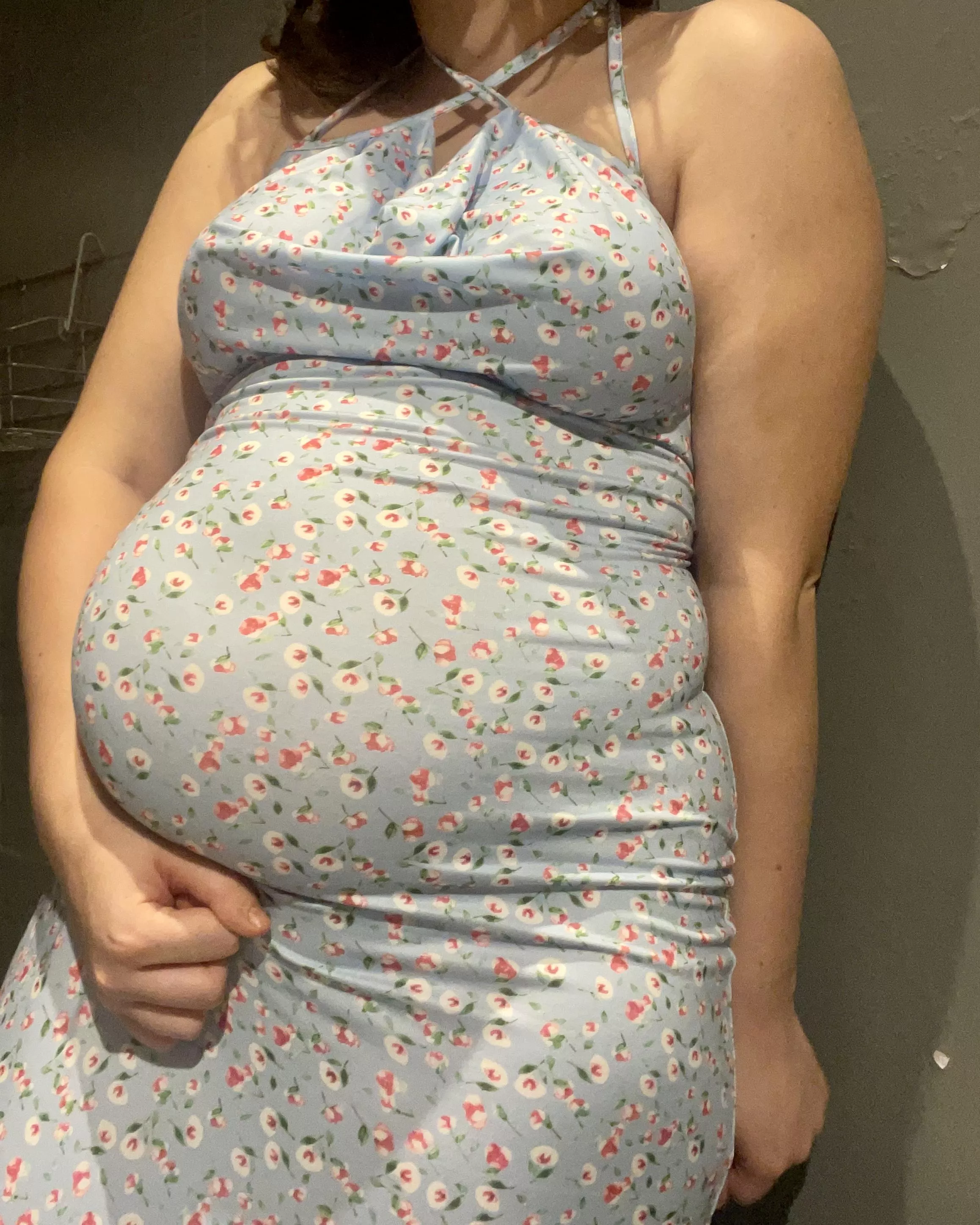 People keep telling me I look pregnant... I wonder why😇🐽