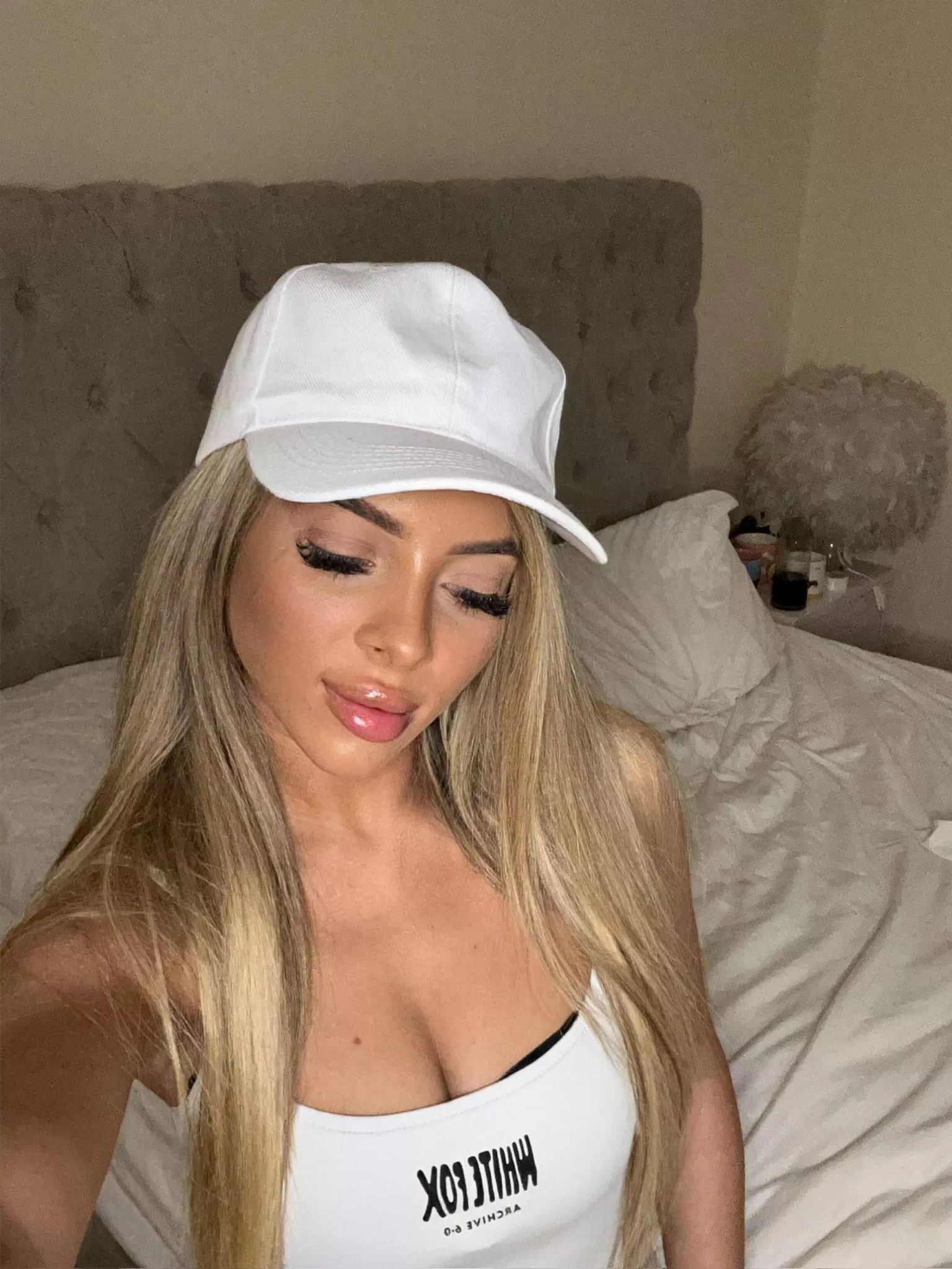 smol body, kinda bigb tits