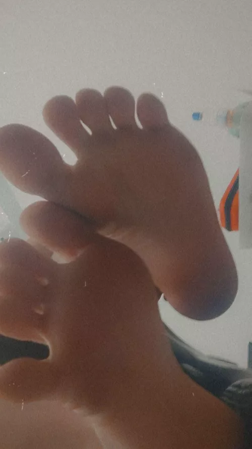 Tired feet ;<