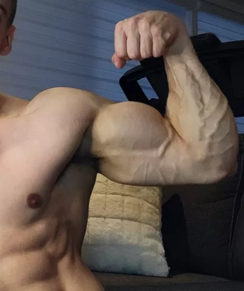 Wanna touch 💪🏼😏..?