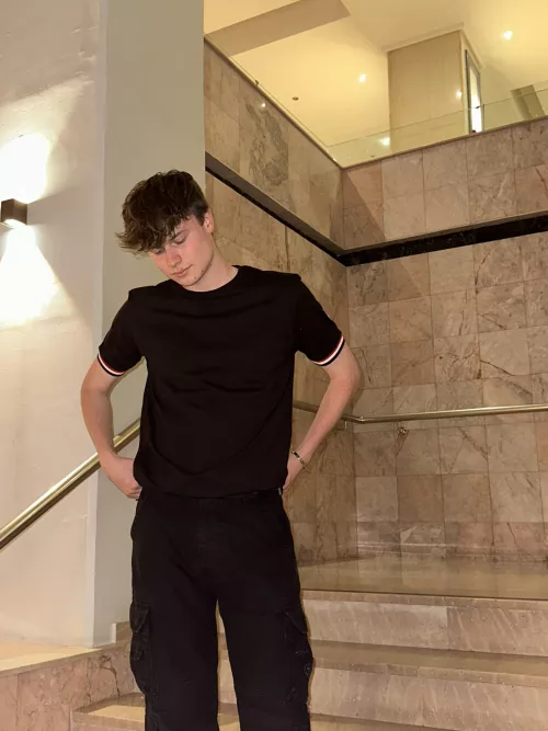 Black really looks good on me :)