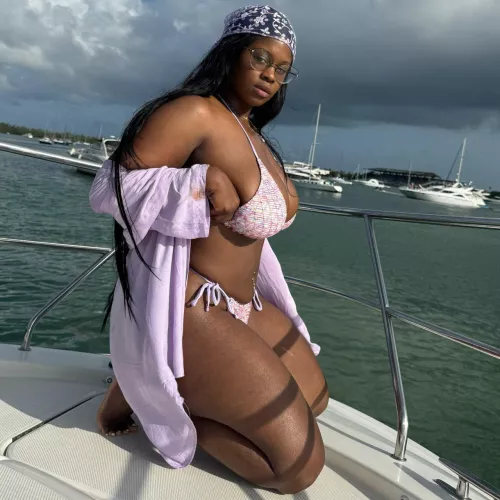 come and you can cum on me