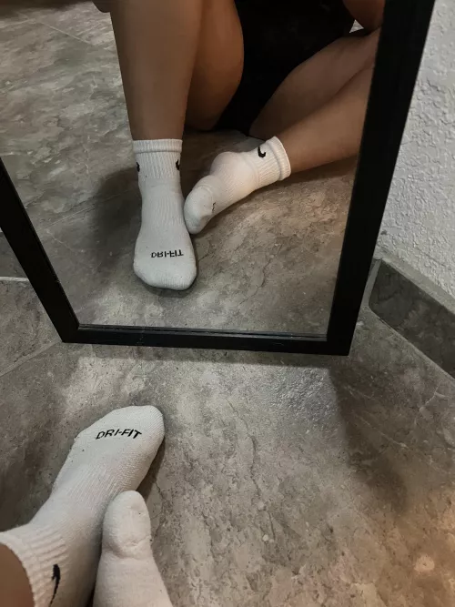 [f] looking for new socks to add to my drawer! 