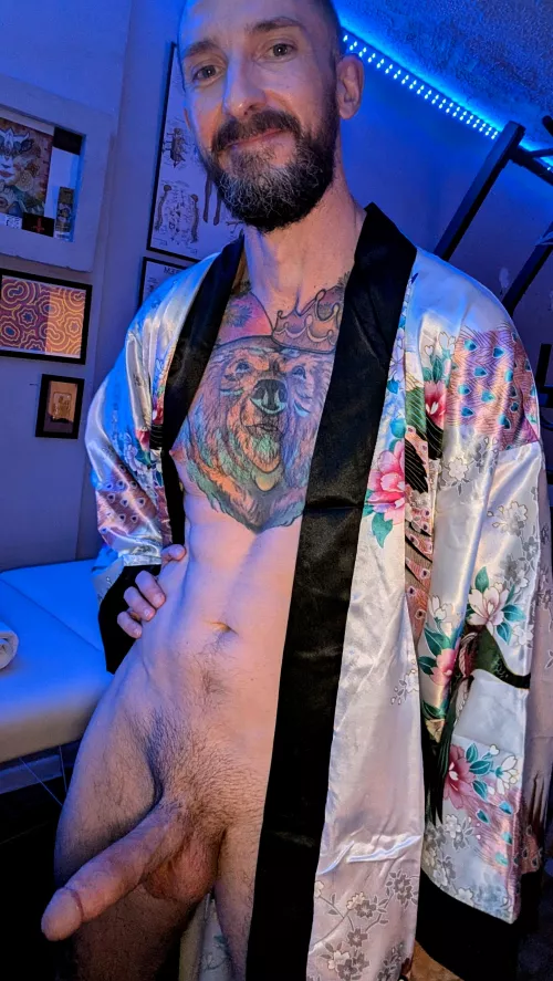 Hello there, do you like my new robe?