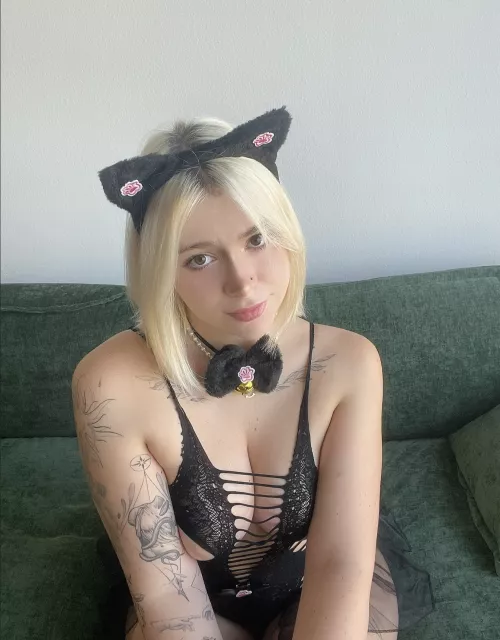 i hope you wouldnt mind coming home to a kitty like me >.<