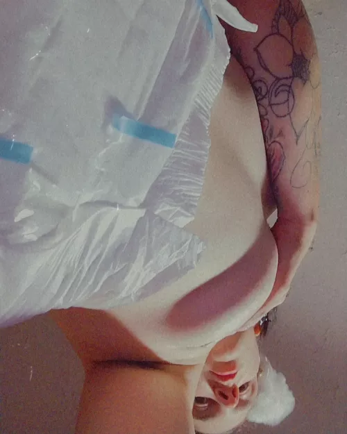 I told you my diapers aren't stinky 😮‍💨😤 just a little wet hehe 👉👈