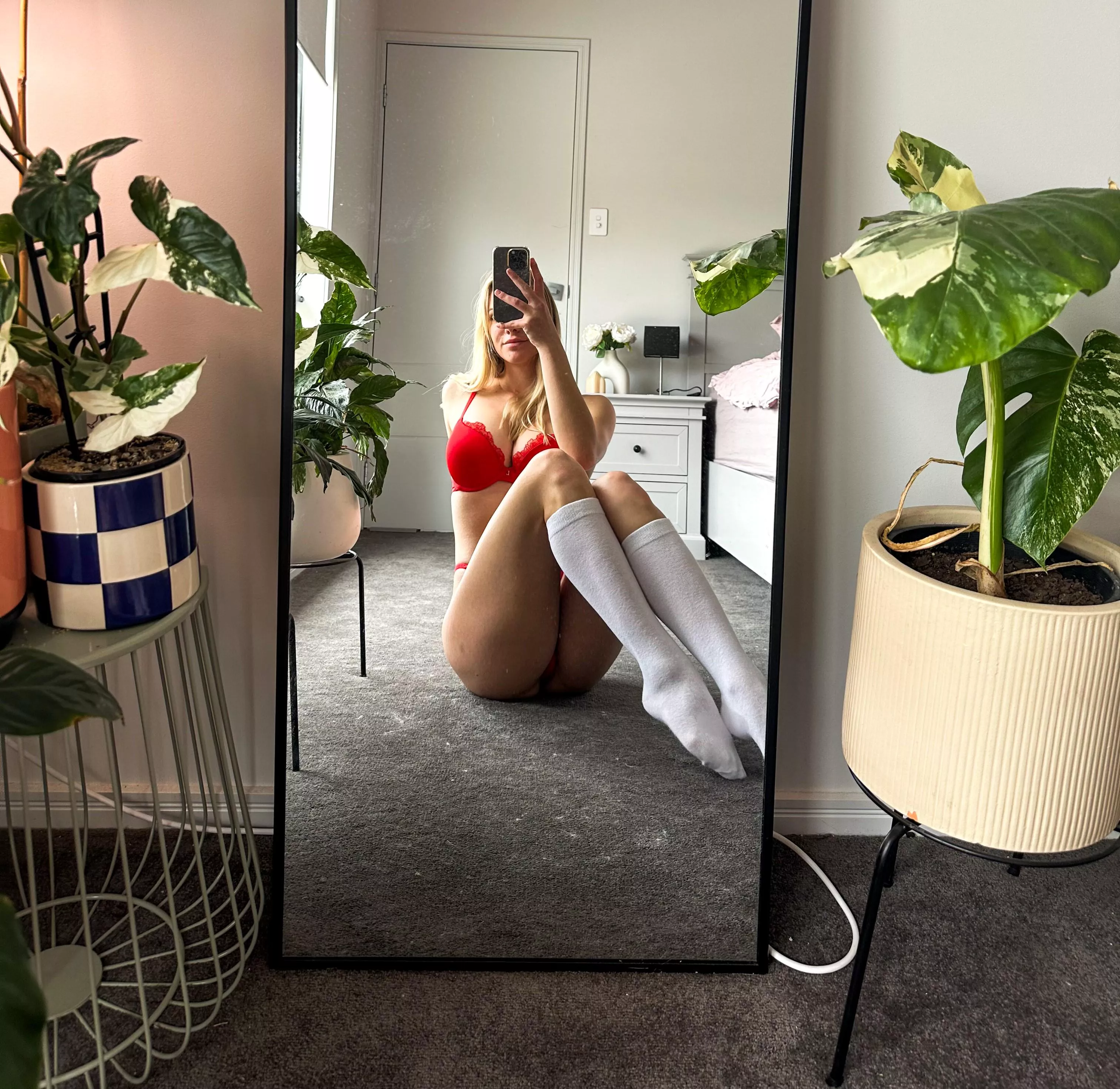 I'm looking for a sock worshiper. (F)