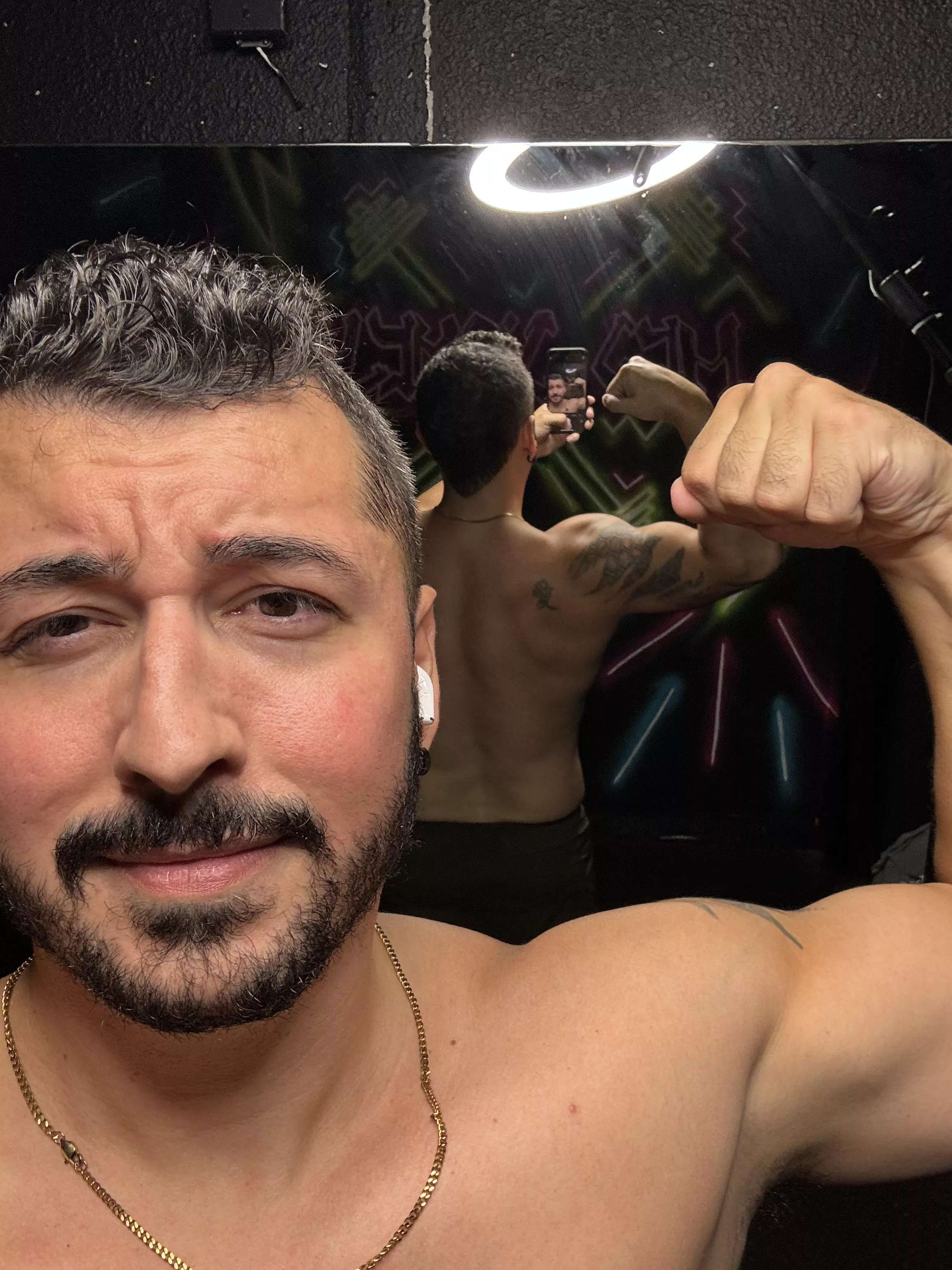 Seeking a neck to (gently) squish 