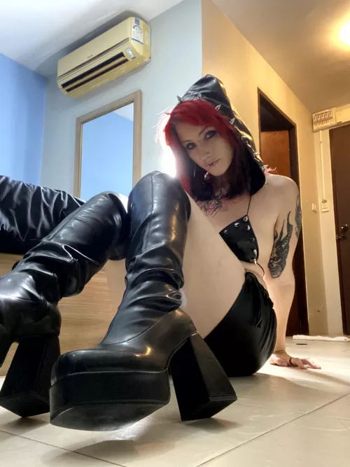 Treat yourself to leather delicacies with me