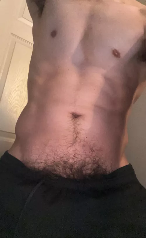 19M young country gym bro looking for older 