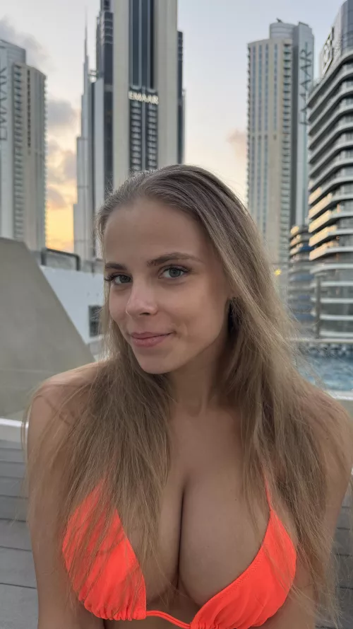 I love that red bikini
