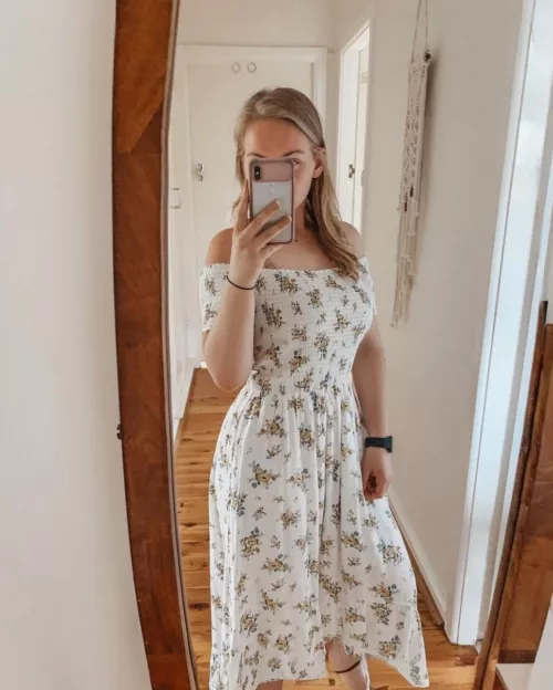 My boss told us he's into dresses, so here's my outfit for today 