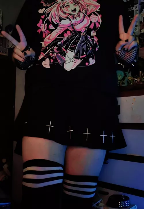 new skirt and freesh legs :3