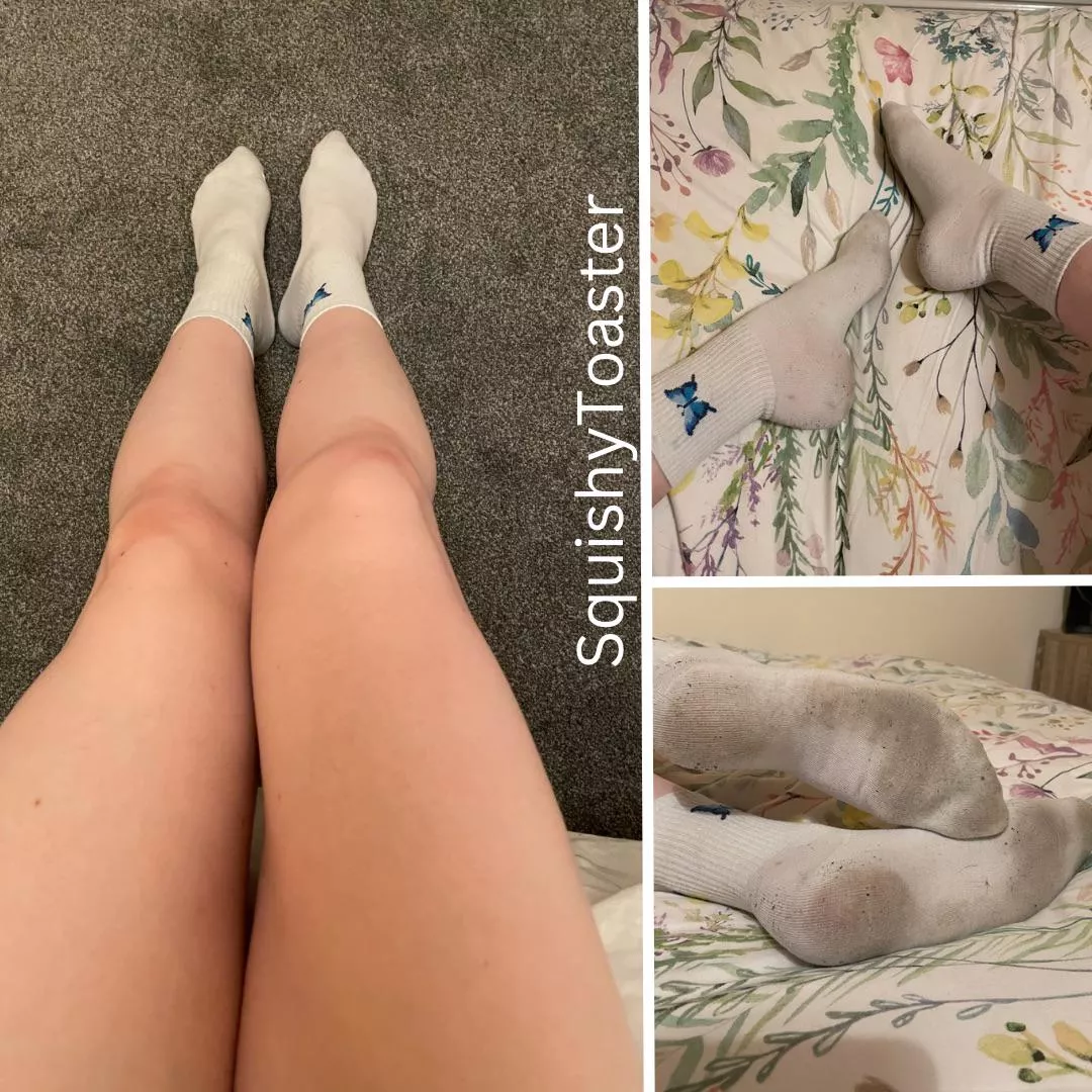 [Selling] Kinky, athletic blonde with lots of socks available 😘 Prices from £15 for 2 day wear + workout ☺️ Item drawer in comments [UK] [Paypal] [International Shipping] [Throne]