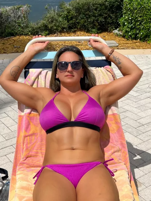 Sunshine vibes needs a cub to rub  on oil @sfloridasexytink56