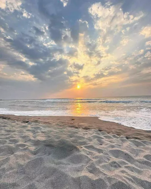 The reflection of the sun made this more beautiful. 