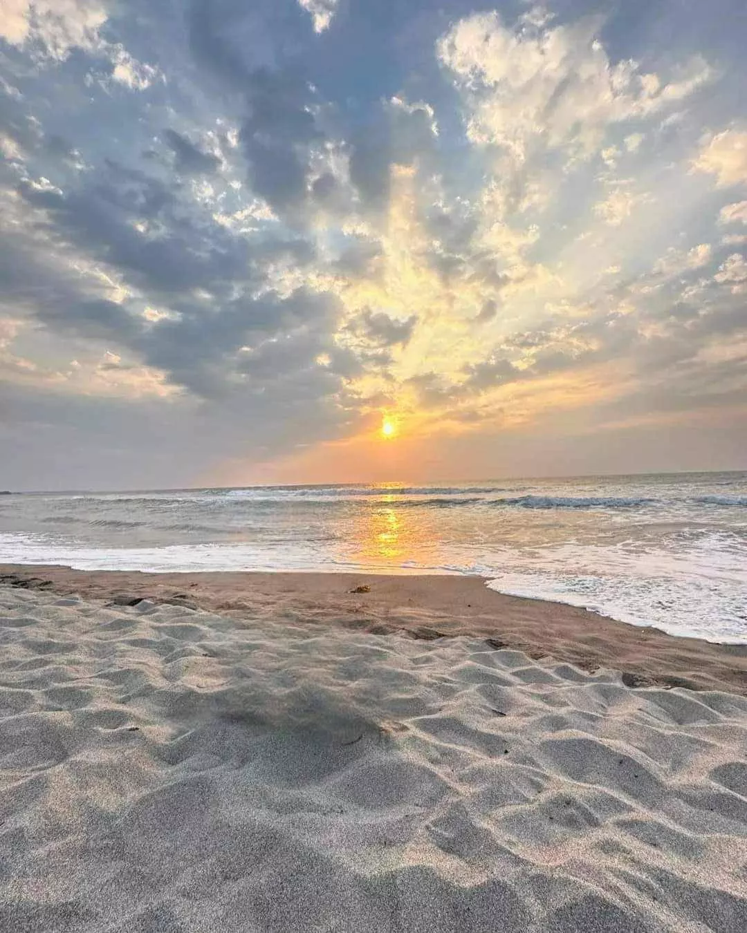 The reflection of the sun made this more beautiful. 