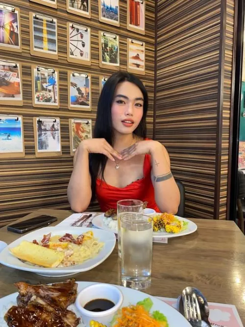 who wants to treat me on a dinner??