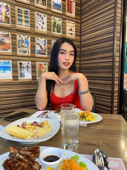 who wants to treat me on a dinner??