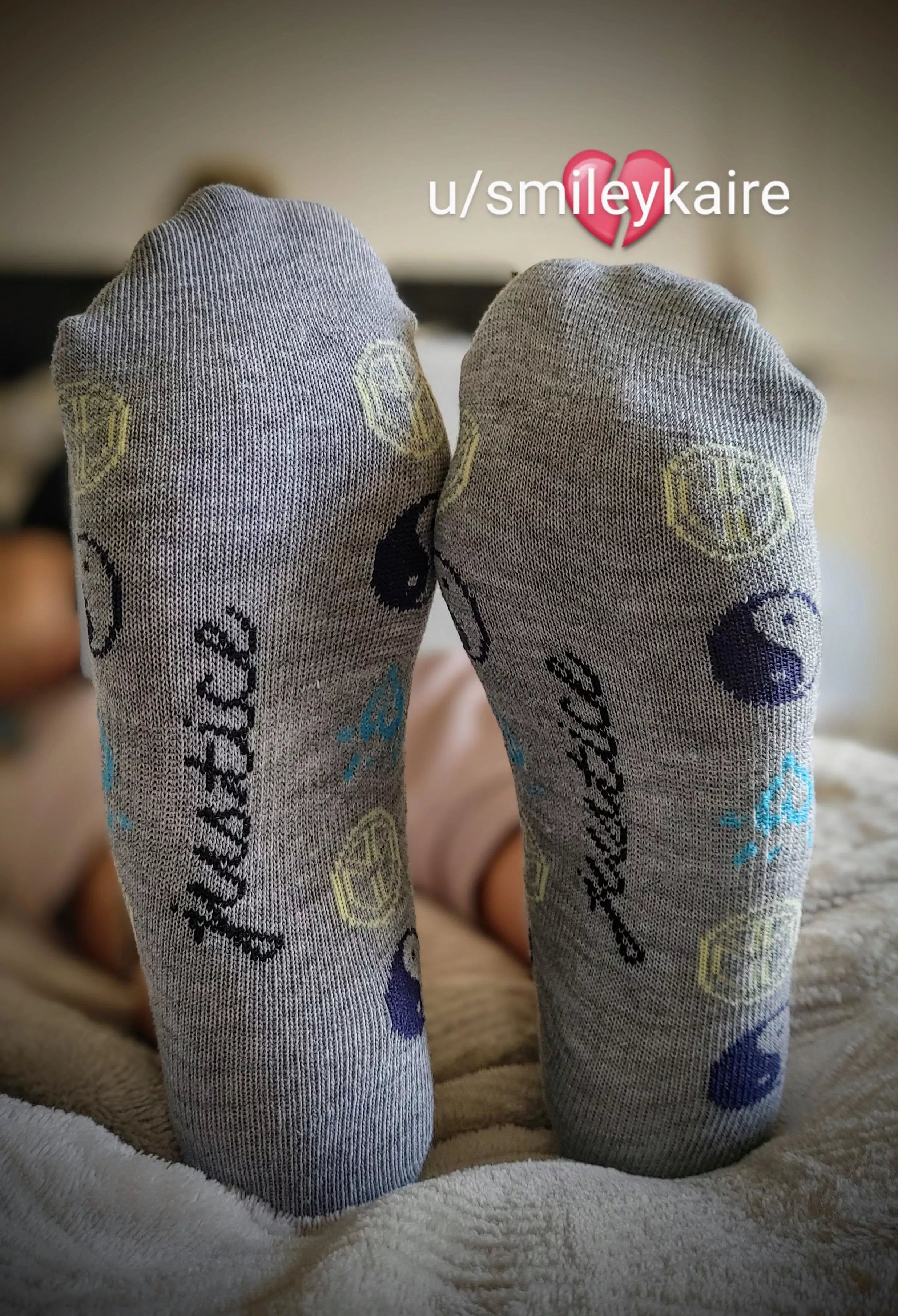 You can sniff my [F]eet as long as I can ignore you and play on my laptop💜 deal? (oc) 