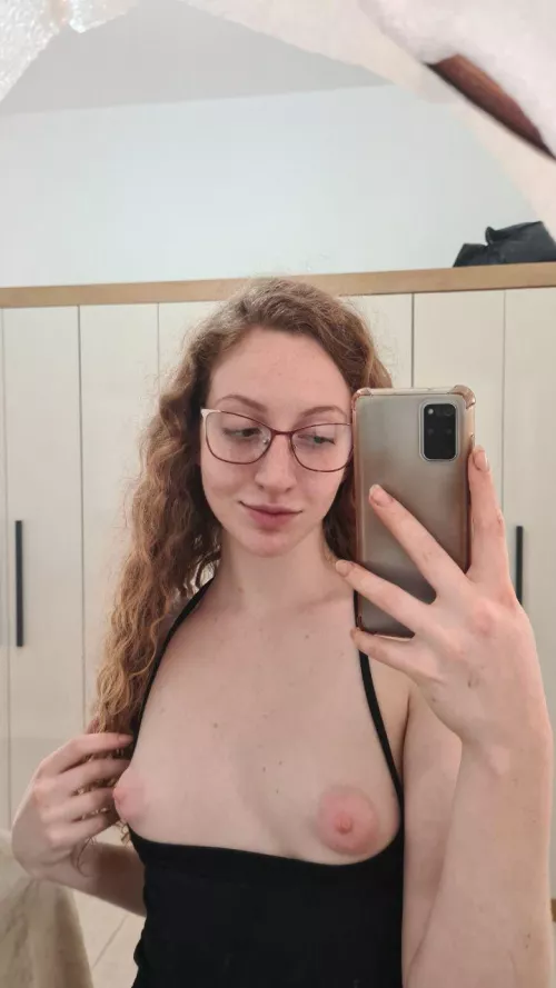 a mirror selfie that will turn you on 