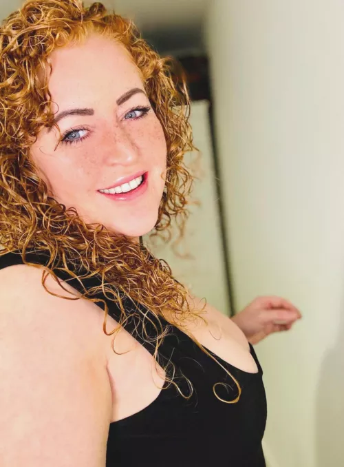 Do you prefer side boobs that just tease you a bit or side boobs that are all the way out