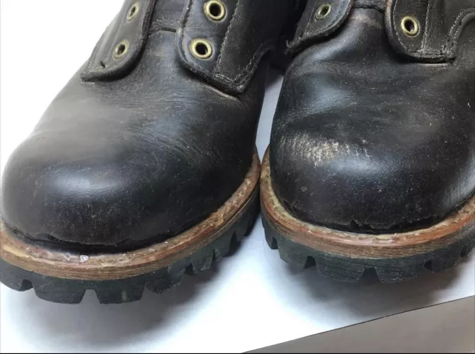 Epoxy covering the welt. Removable? 