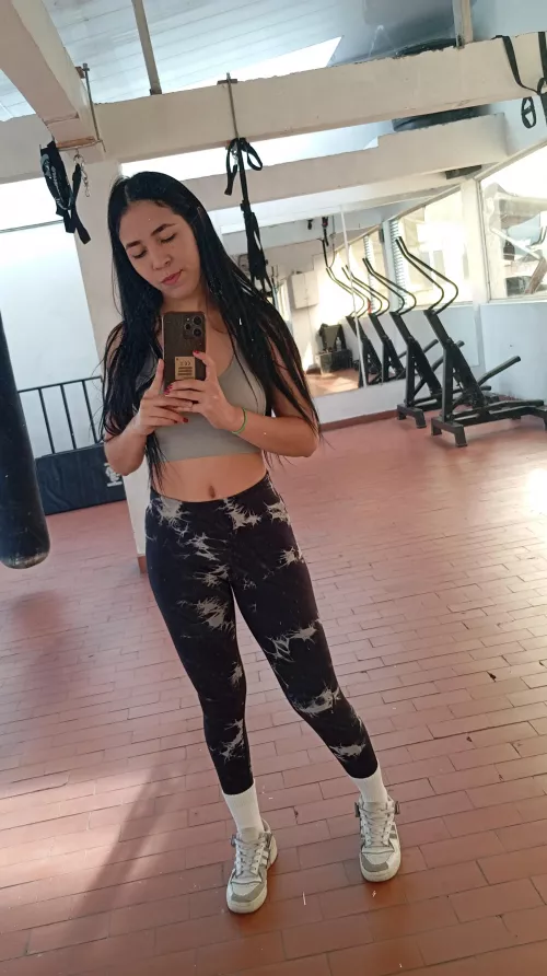 How does this outfit look on me?😋