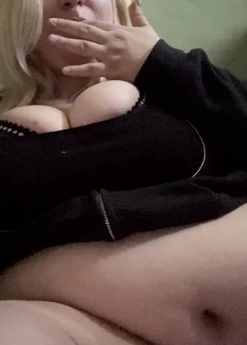 Just got done eating and keeping up with my figure 🖤