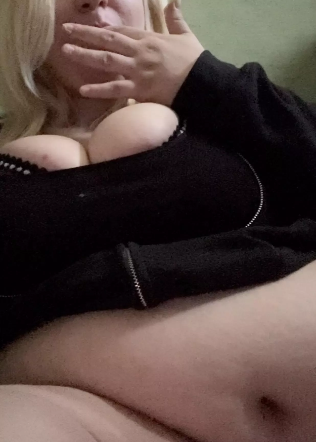 Just got done eating and keeping up with my figure 🖤