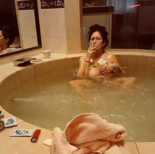 Mommy and her good relaxation smoking and jacuzzi, what am I missing? 
