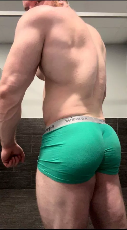 🍑 photobombed by 🥥