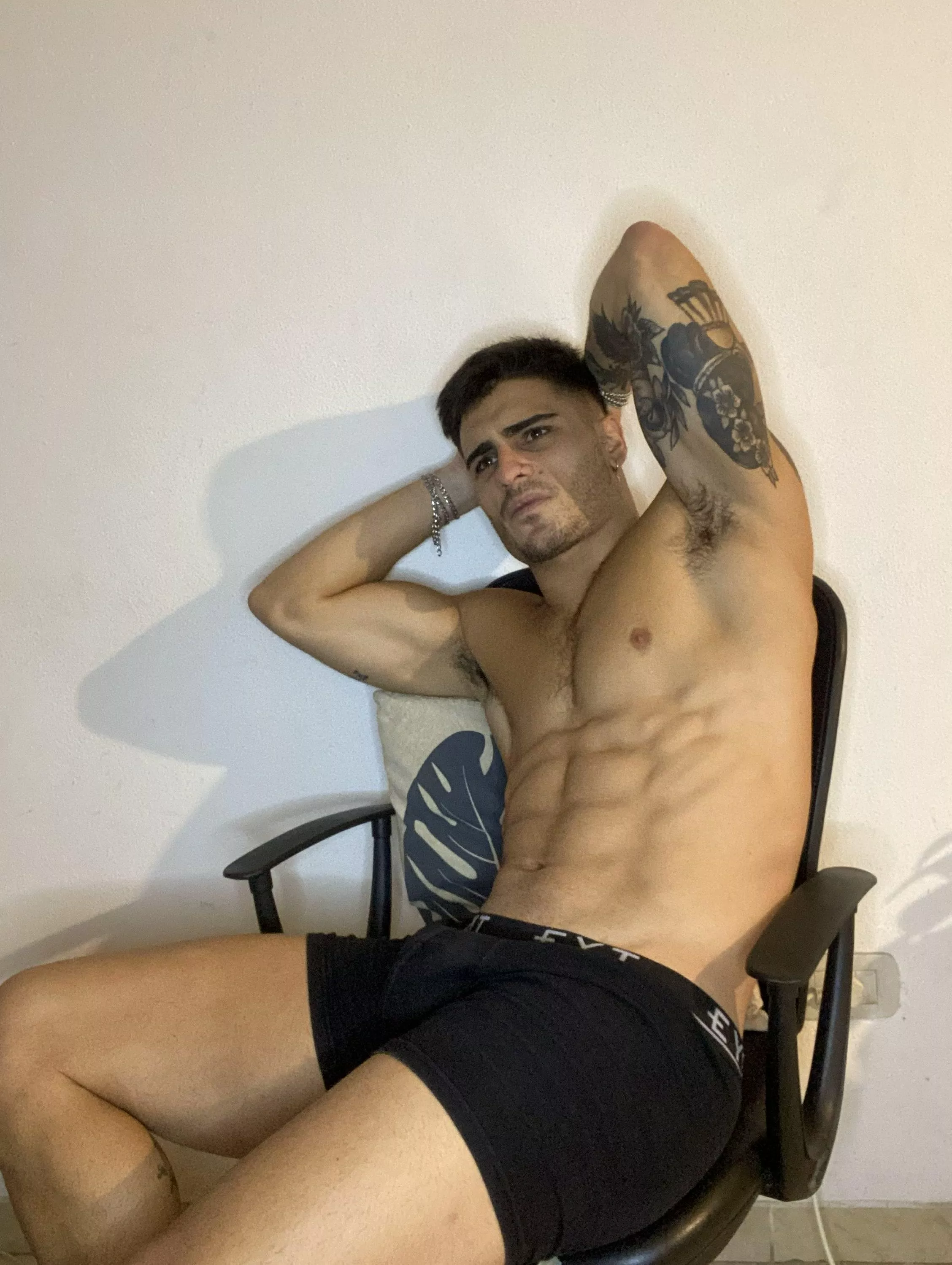 Wanna get put in your place by a buff strong Dom?