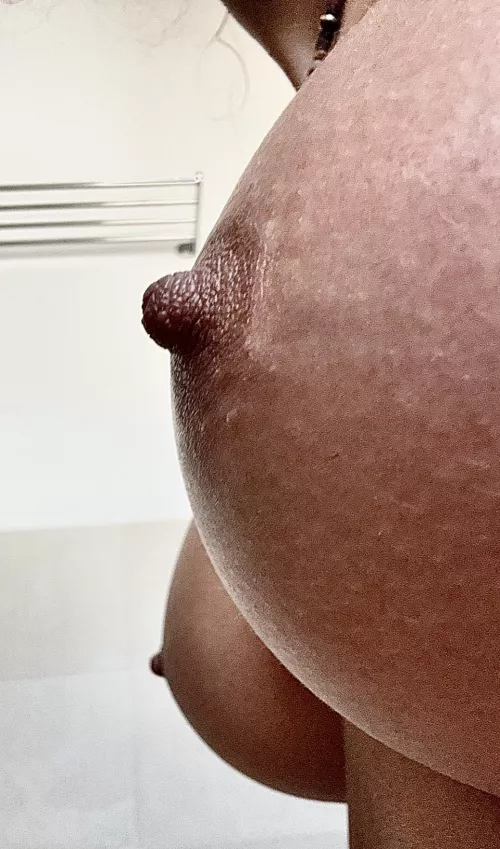 Close up: do you like this nip? 😇