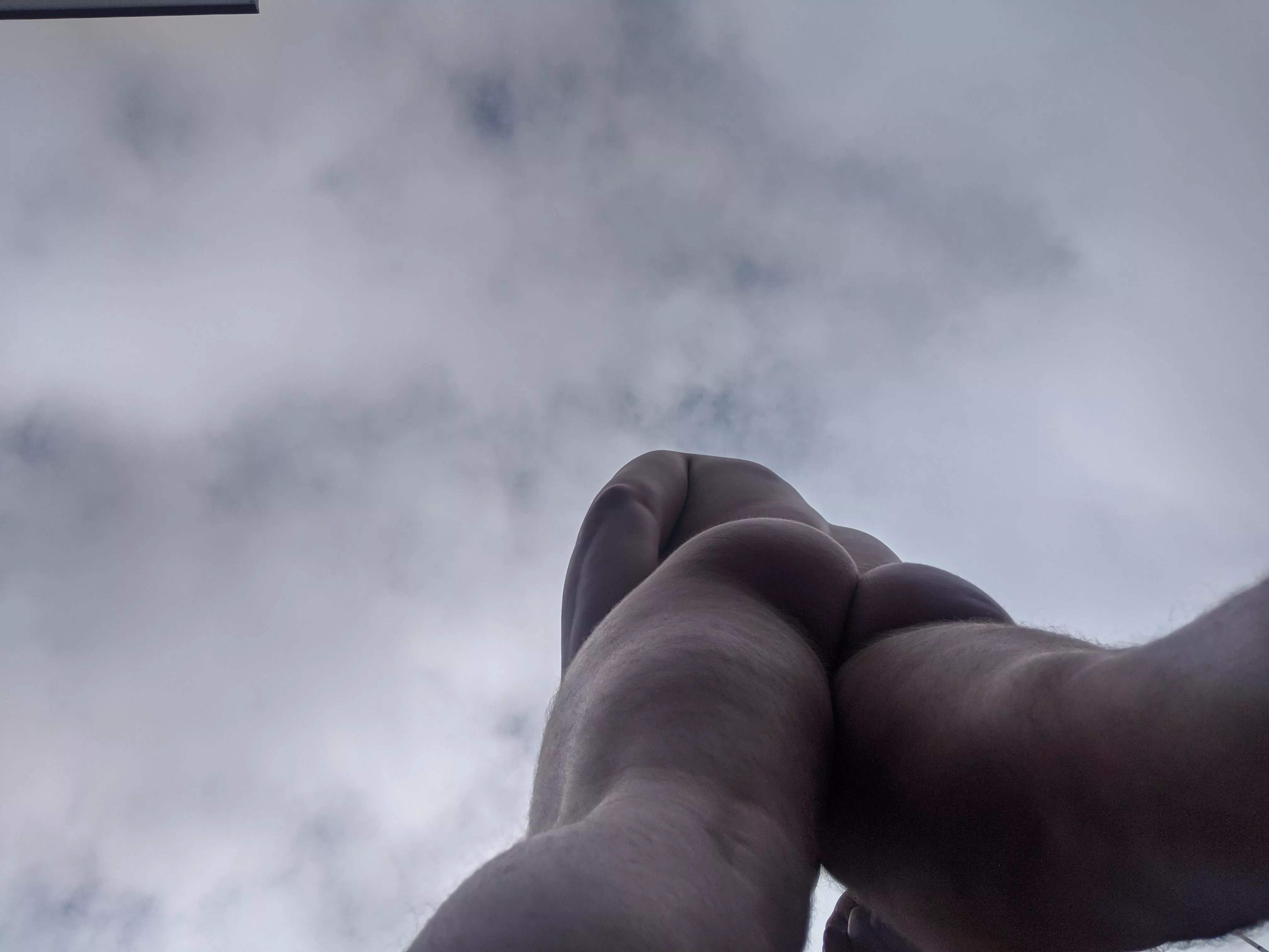 Cloudy day but can still see the moon 🌕