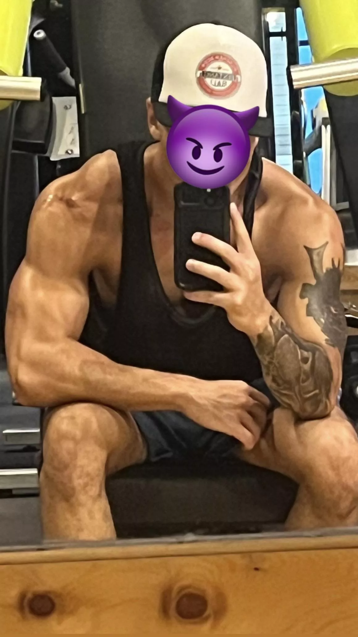 Feeling lean and mean @ 6’3 218lbs 😈💪🏽☺️