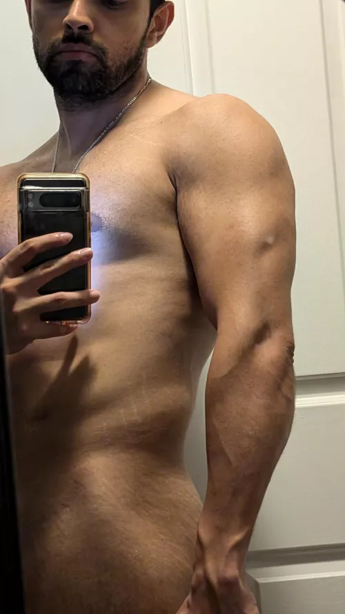 Forearms and some Stretch marks 😈